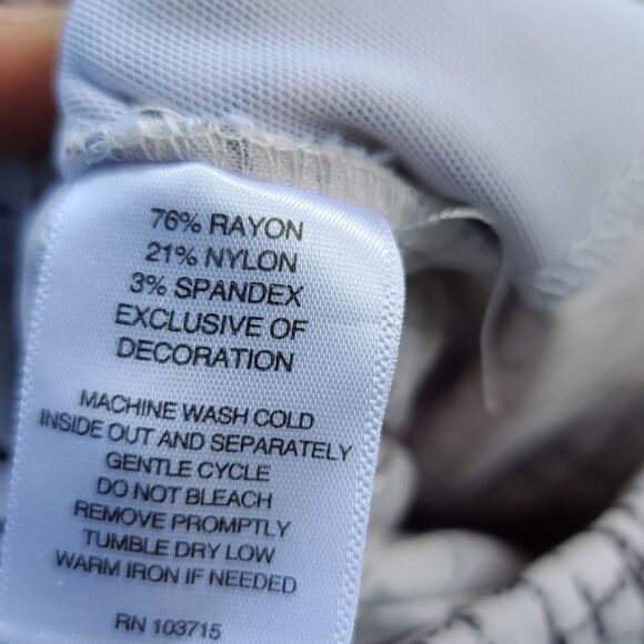 Valerie Steven's Stretchy White & Black  Capris - Picture 6 of 6